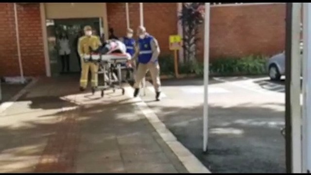 Mulher sofre queda na Apae e precisa ser socorrida pelo Siate