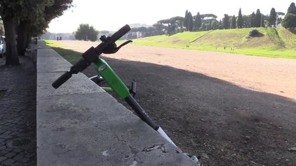 Cnn :"A Roma monopattini trappola mortale"