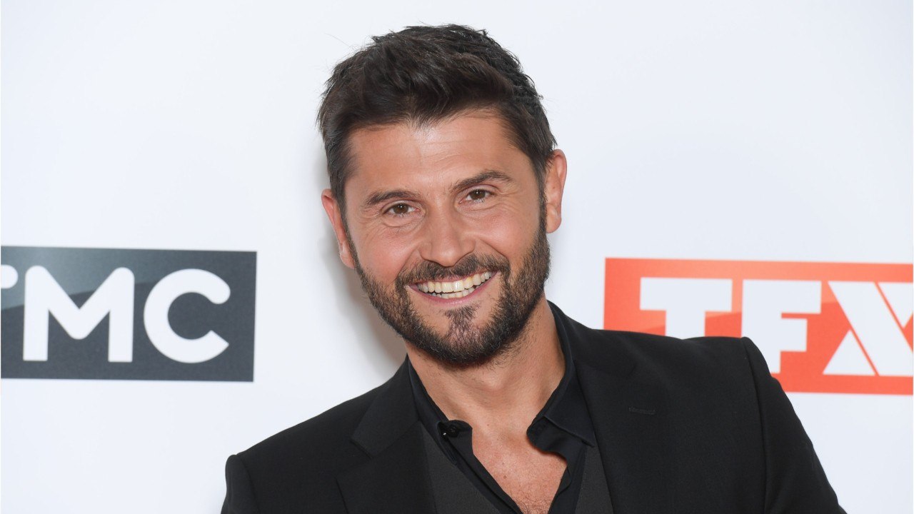 VOICI : Christophe Beaugrand pose avec Claude Sarraute : les internautes sont émus