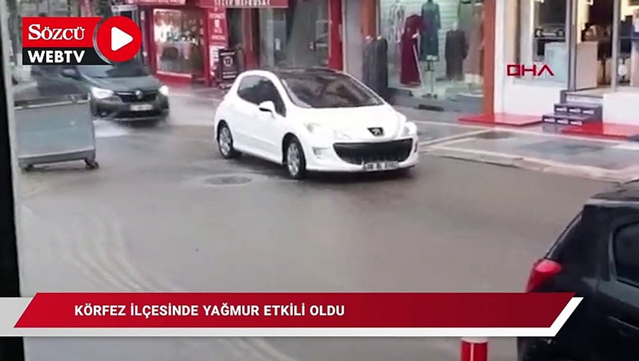 Körfez'de sağanak; araçlar sular içinde kaldı