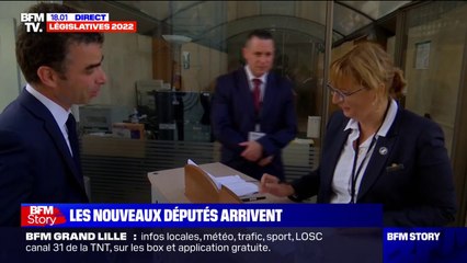 Après avoir été élus aux législatives, les nouveaux députés font leur arrivée à l'Assemblée nationale