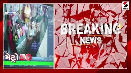 અમદાવાદ: વટવામાં પોલીસની દાદાગીરી CCTVમાં કેદ, વ્યક્તિને ફટકાર્યો