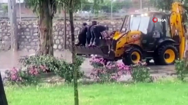 Sağanak yağış bir kenti felç etti