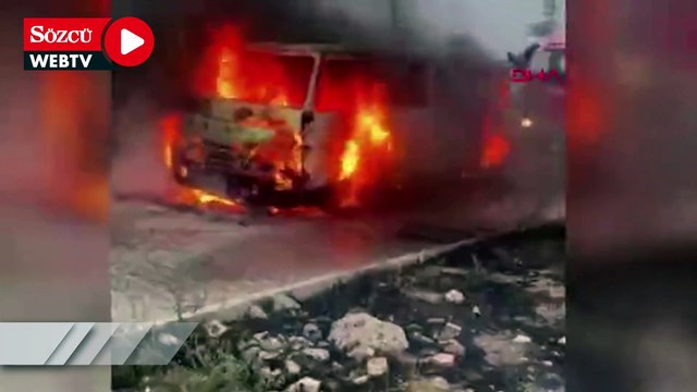 Tarsus'ta tarım işçilerini taşıyan servis aracı alev aldı