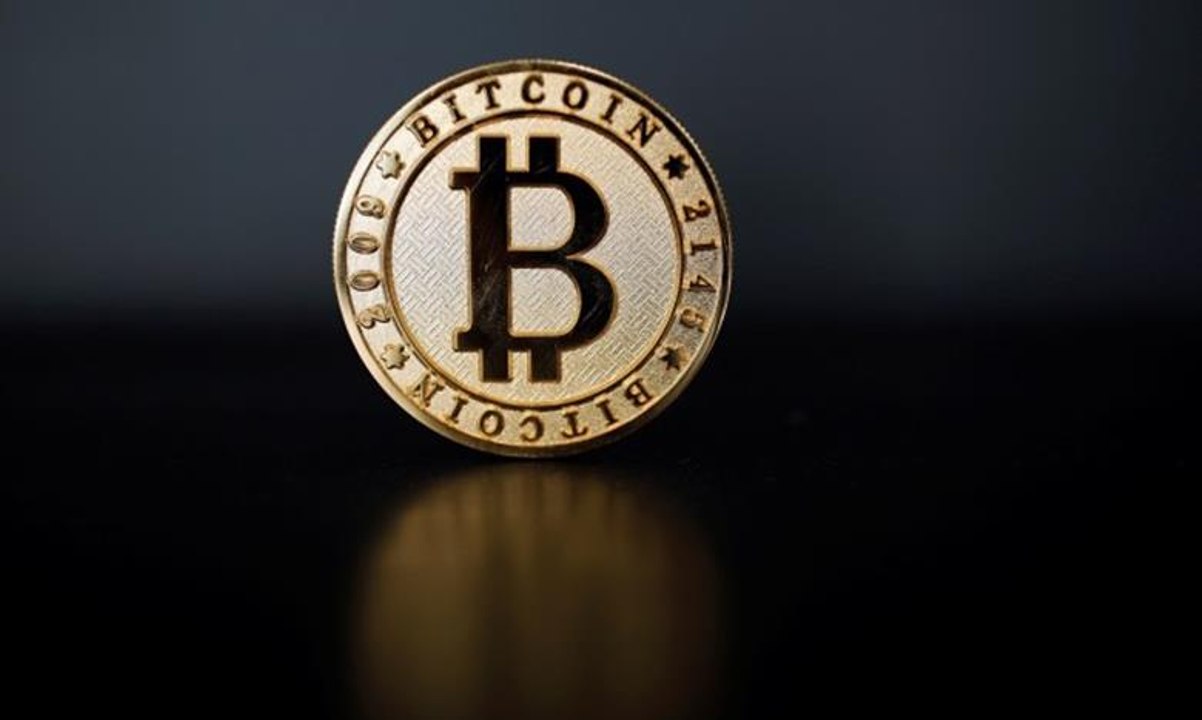 بيتكوين تنخفض إلى أدنى مستوى في 18 شهرا