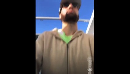 Klay Thompson loses his Warriors' championship hat while driving his boat