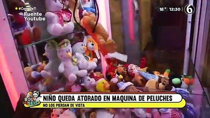 Menor quedó atorado en una máquina de peluches