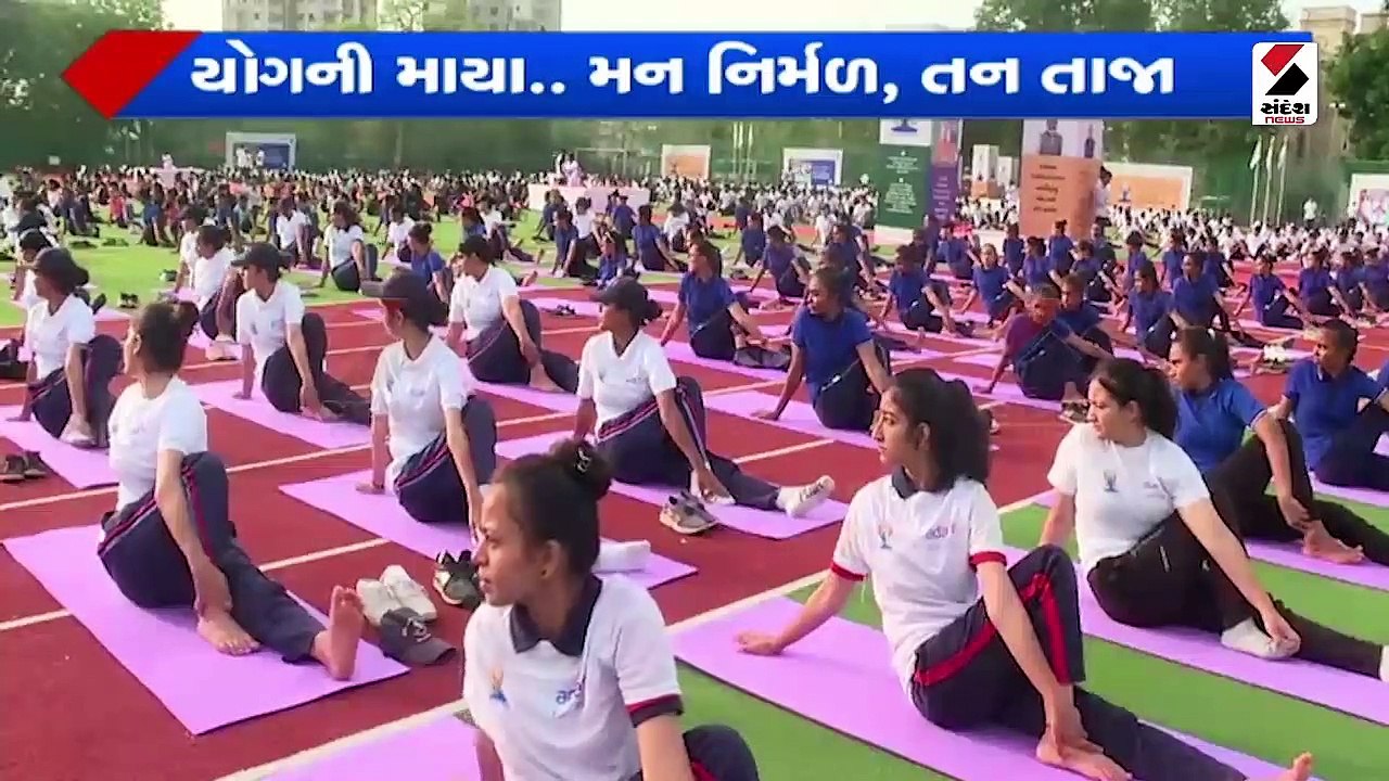 PM મોદીએ 15000 લોકો સાથે કર્યા યોગ