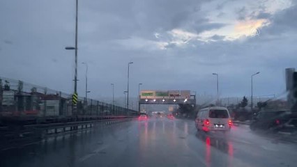 İstanbul'da gök gürültülü sağanak etkili oluyor
