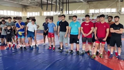 İsveçli milli güreşçiler şampiyonalara Sakarya'da hazırlanıyor