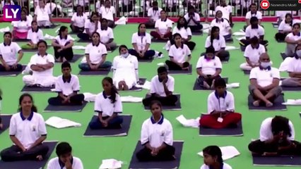 Скачать видео: International Yoga Day 2022: पंतप्रधान नरेंद्र मोदींनी उत्साहात केला योग दिन साजरा, अनेक नेतेही झाले होते सहभागी