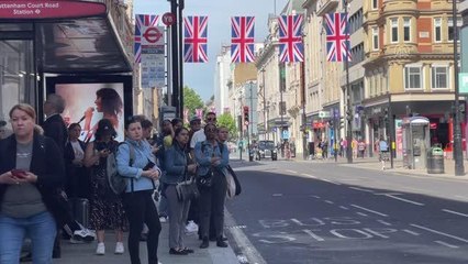 İngiltere'de demiryolu ve metro çalışanları son 30 yılın en büyük grevini başlattı