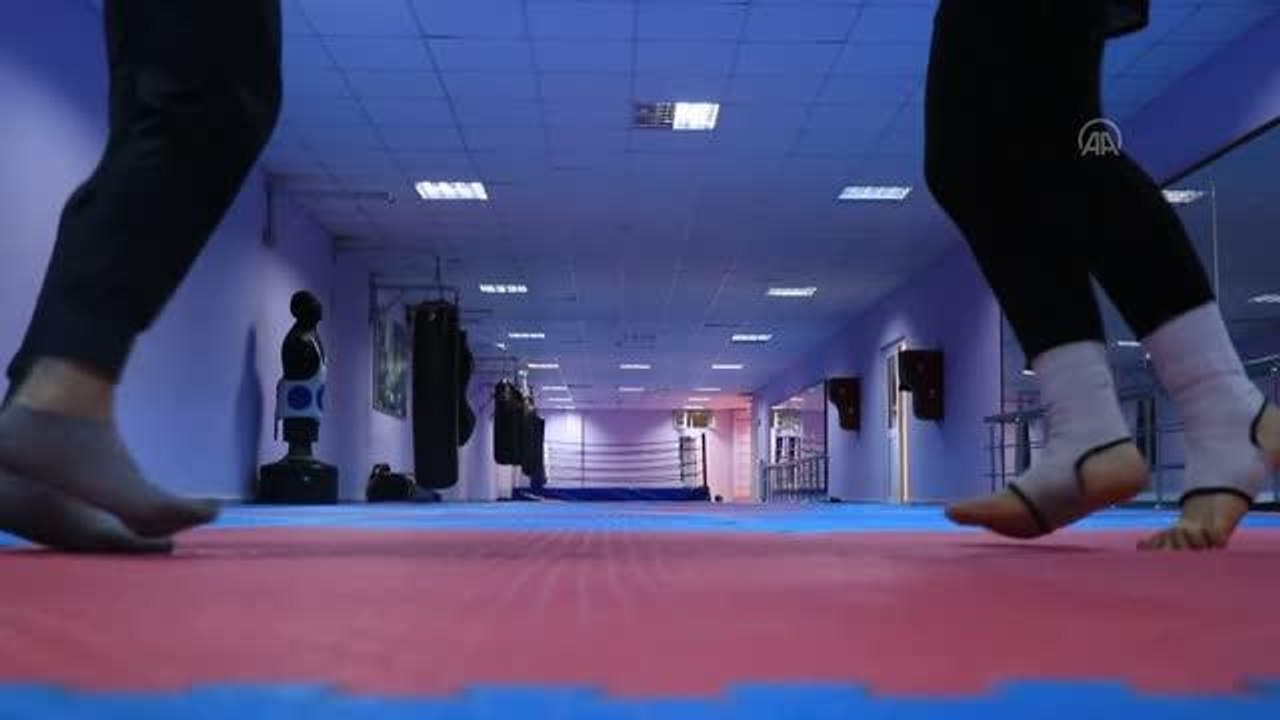 Kick Boks Dünya Kupası ikincisi Deniz Şengür'ü, şampiyonalara ablası hazırlıyor