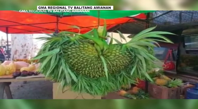 Pinyang hugis-puso, kinagigiliwan ng mga mamimili sa isang fruit stand | Saksi