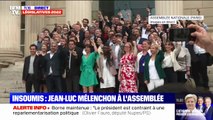 À l'Assemblée nationale, les députés Insoumis prennent la pause pour une photo de famille