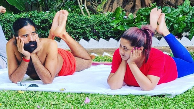 International Yoga Day 2022: Rashami Desai ने Baba Ramdev संग किया योगा | Boldsky *Yoga