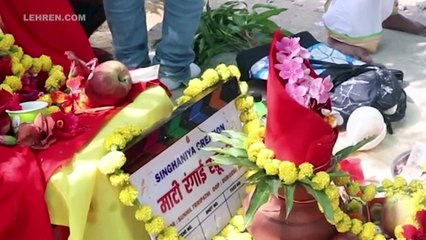 प्रमोद प्रेमी यादव-पूनम दुबे फिल्म 'माटी रंगाई खून से' की शूटिंग वीडियो