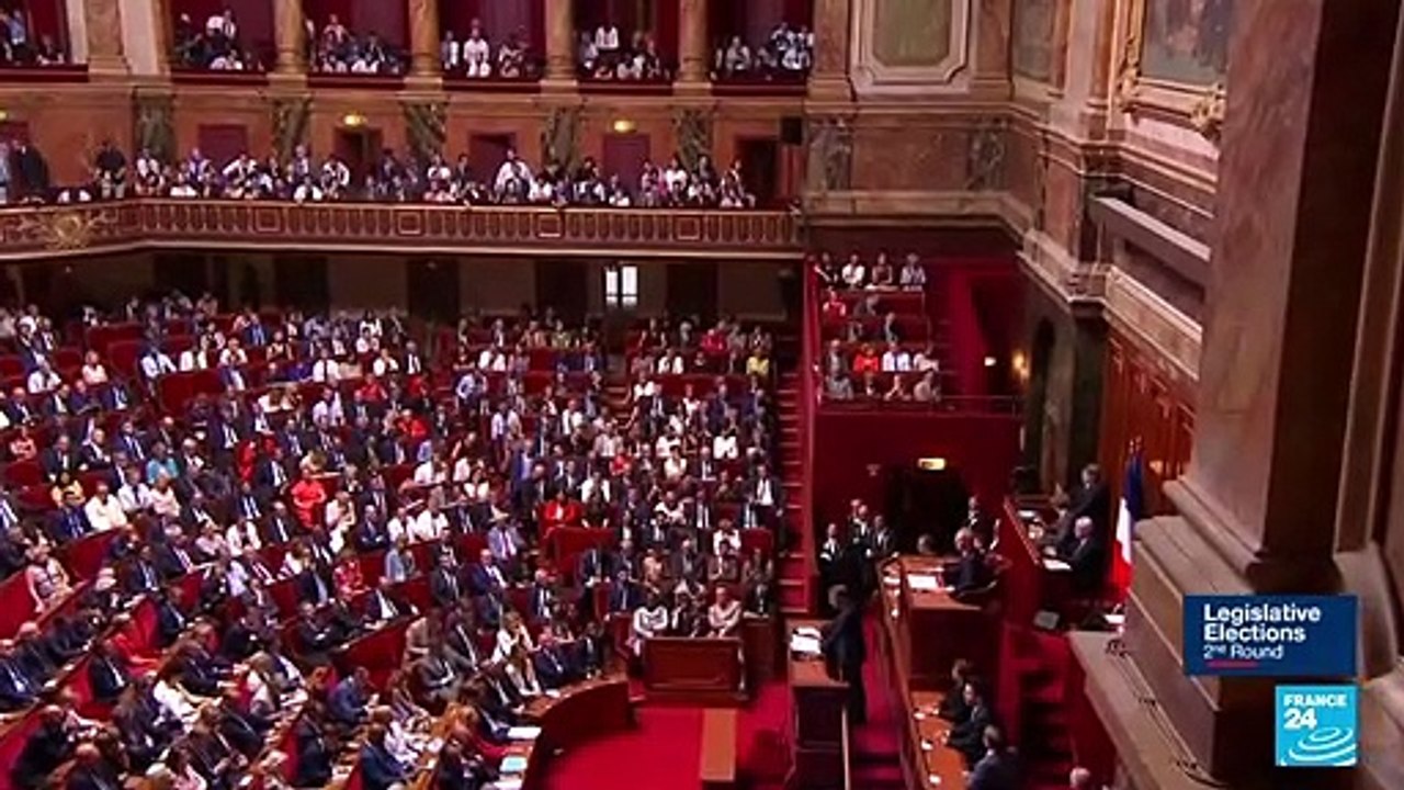 Macron holds postelection talks with French party leaders