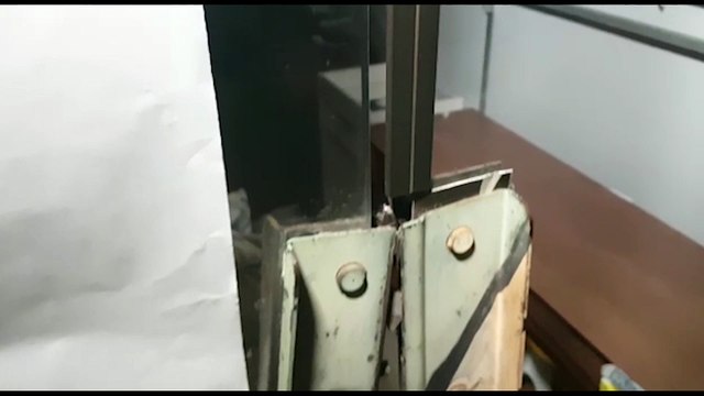 Ladrões estouram fechadura, mas não conseguem entrar em loja no Centro