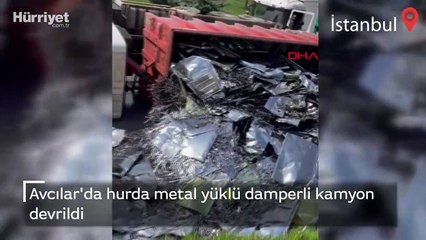 Avcılar'da hurda metal yüklü damperli kamyon devrildi