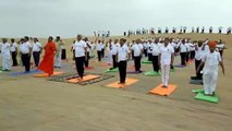 Watch Video: जवानों और अधिकारियों के साथ भाजपा नेताओं व कार्यकर्ताओं ने मनाया योगाभ्यास