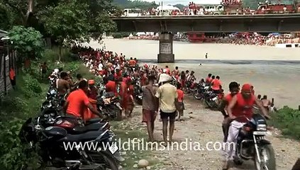 Devotees of Shiva dance on trucks!