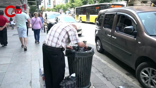Bu da AKP'nin Türkiyesi: Şişli'nin göbeğinde yurttaş çöp toplarken görüntülendi