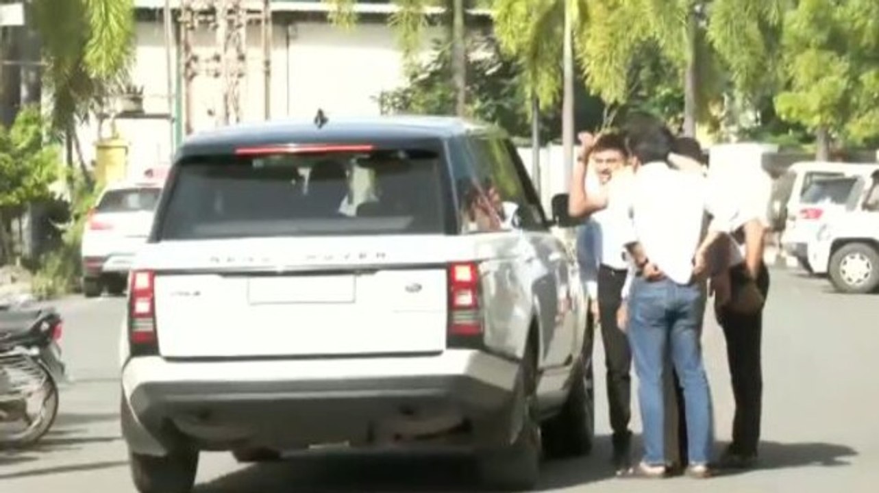 Udhhav Thackeray's aides in Surat to meet Eknath Shinde and other rebel MLAs 