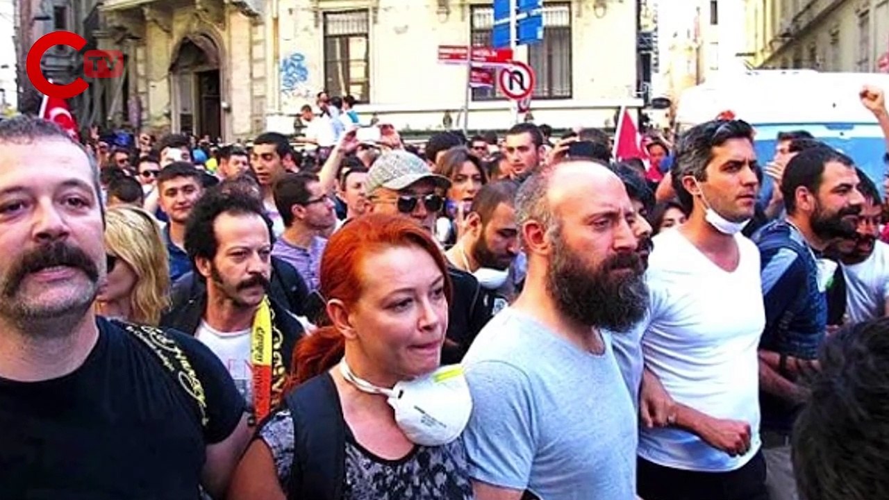 Memet Ali Alabora ile Müjdat Gezen bir arada: Yargılanmadı o, hukuk karşısında suçlu değil