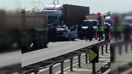 Silivri’de trafik kazası! 4 kişi araç içerisinde sıkıştı: O anlar kamerada