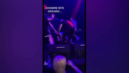 Rapçi Uzi, hayranının üzerine atlamasıyla yere düştü