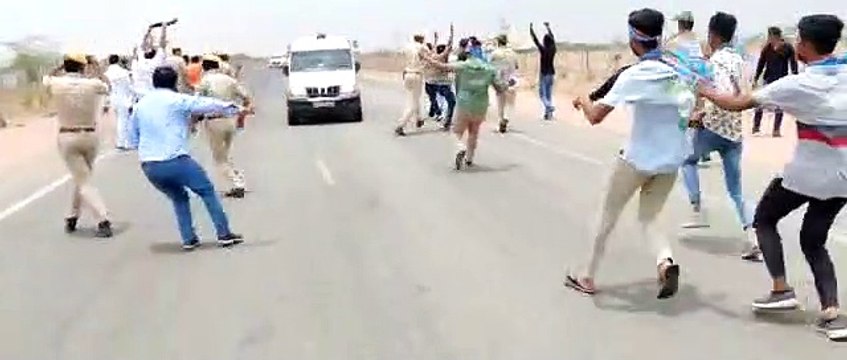 Video: केन्द्रीय मंत्री को दिखाए काले झंडे, काफिला रोकने का किया प्रयास
