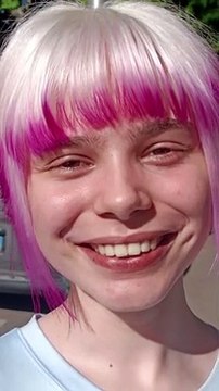 mèches rose foncé coloriste aix en provence