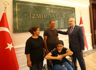 Vali Köşger'den, babasının sınıfına kadar sırtında taşıdığı Sema'ya tekerlekli sandalye