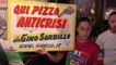 Napoli, folla in via Tribunali in risposta a Briatore: "Pizza piatto popolare"
