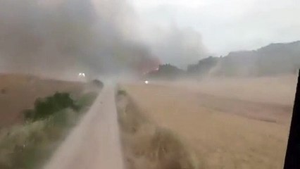 Incendio Sierra de la Culebra: tractores plantan cara a las llamas