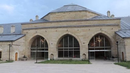 Dünya Yoga Günü'nde tarihi kervansarayda yoga yaptılar