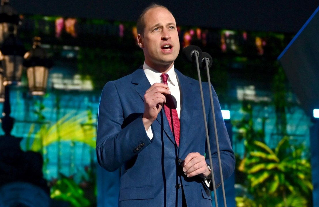 Prince William  unrecognised in baseball cap