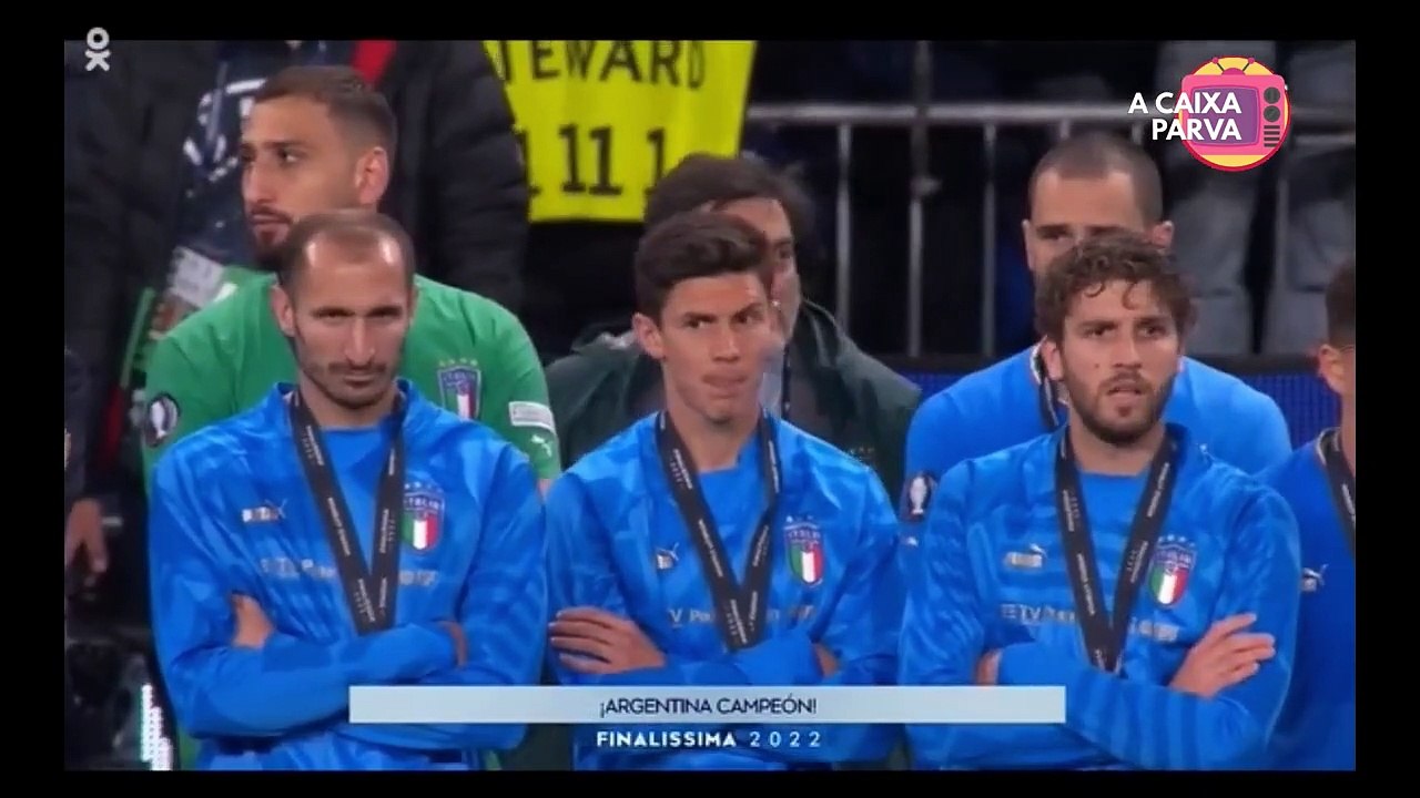 Recogida de medallas y la copa Finalissima por parte de la Selección Argentina