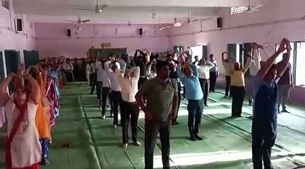 Скачать видео: विश्व योग दिवस पर योग की गाई महिमा