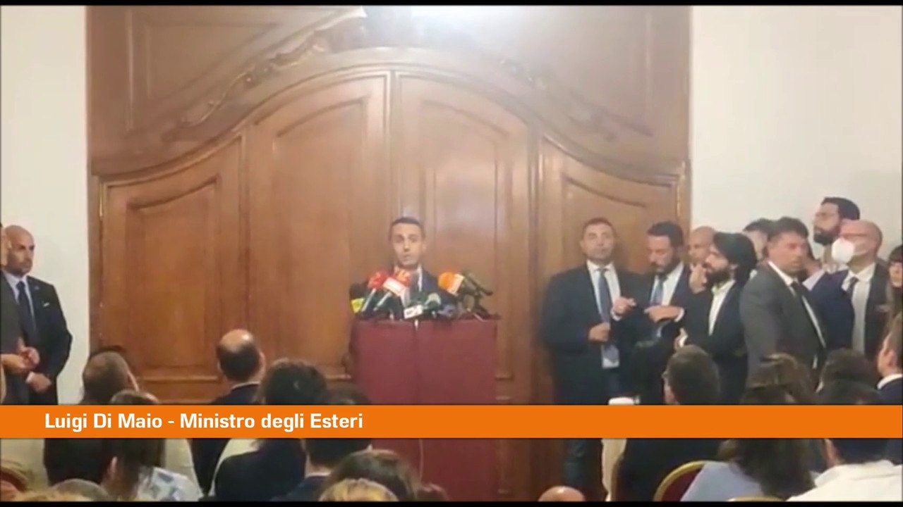 Di Maio "Lasciamo il M5s, adesso inizia un nuovo futuro"