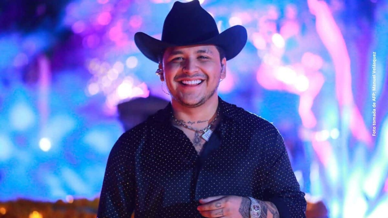 ¿Oficializaron? Christian Nodal y Cazzu protagonizaron romántico beso