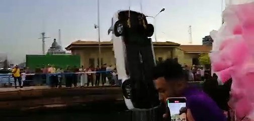 انتشال السيارة الغارقة بمرسى بورسعيد للمعديات وإنقاذ سائقها
