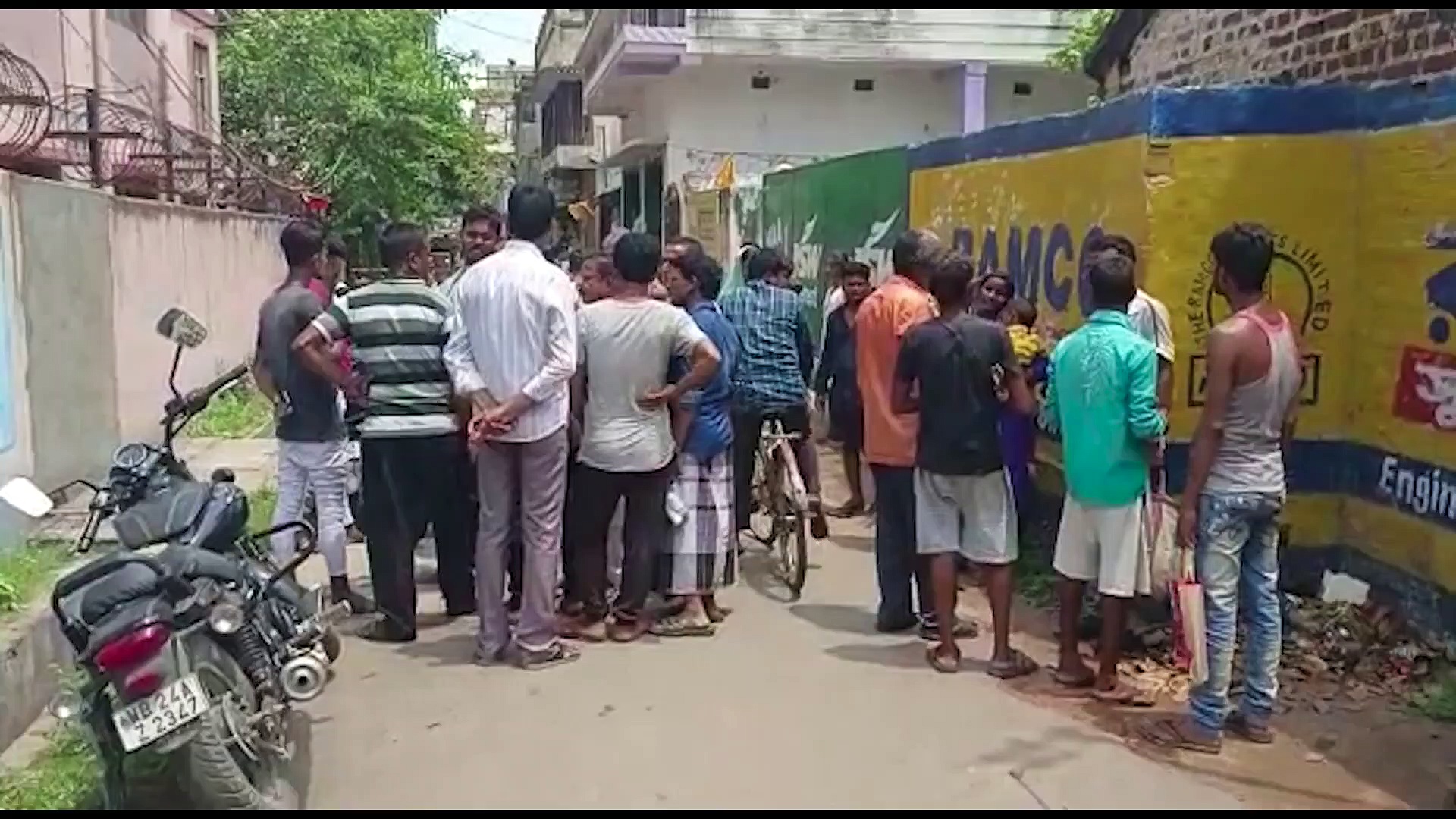 জগদ্দলে মোবাইল ছিনতাইয়ের চেষ্টার অভিযোগে যুবককে বেধড়ক মারধর করে পুলিশের হাতে তুলে দিল স্থানীয়রা