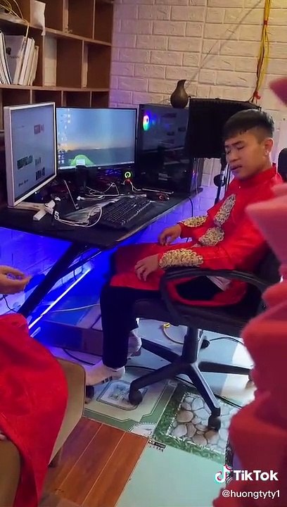 Cưới xong, cô dâu sửng sốt khi nhà chồng đòi giữ hết tiền mừng cưới