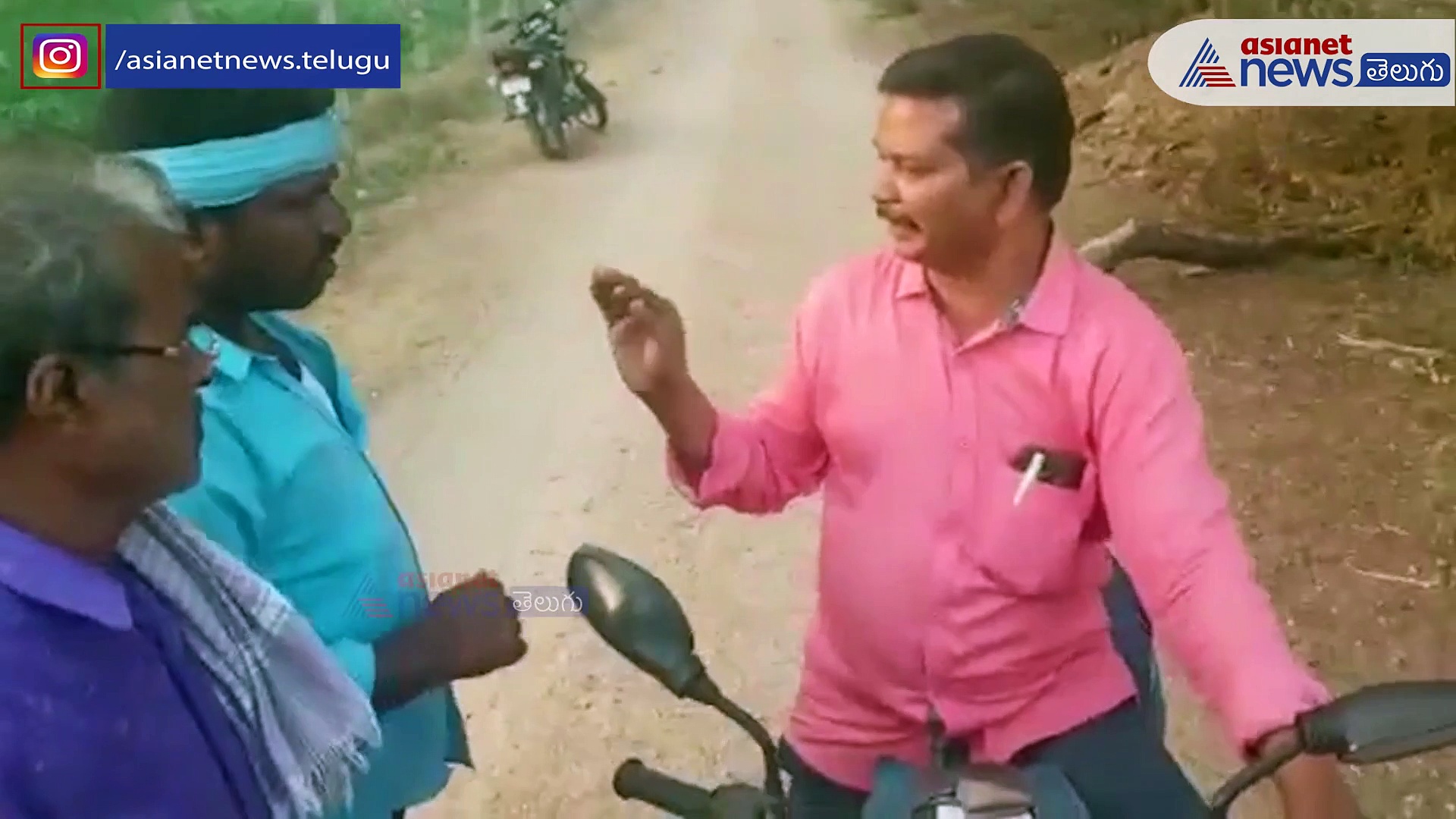 సొంత భూముల్లో అక్రమంగా రహదారి ఏర్పాటు...  రెవెన్యూ సిబ్బందిని అడ్డుకున్న ఎస్సీ రైతులు