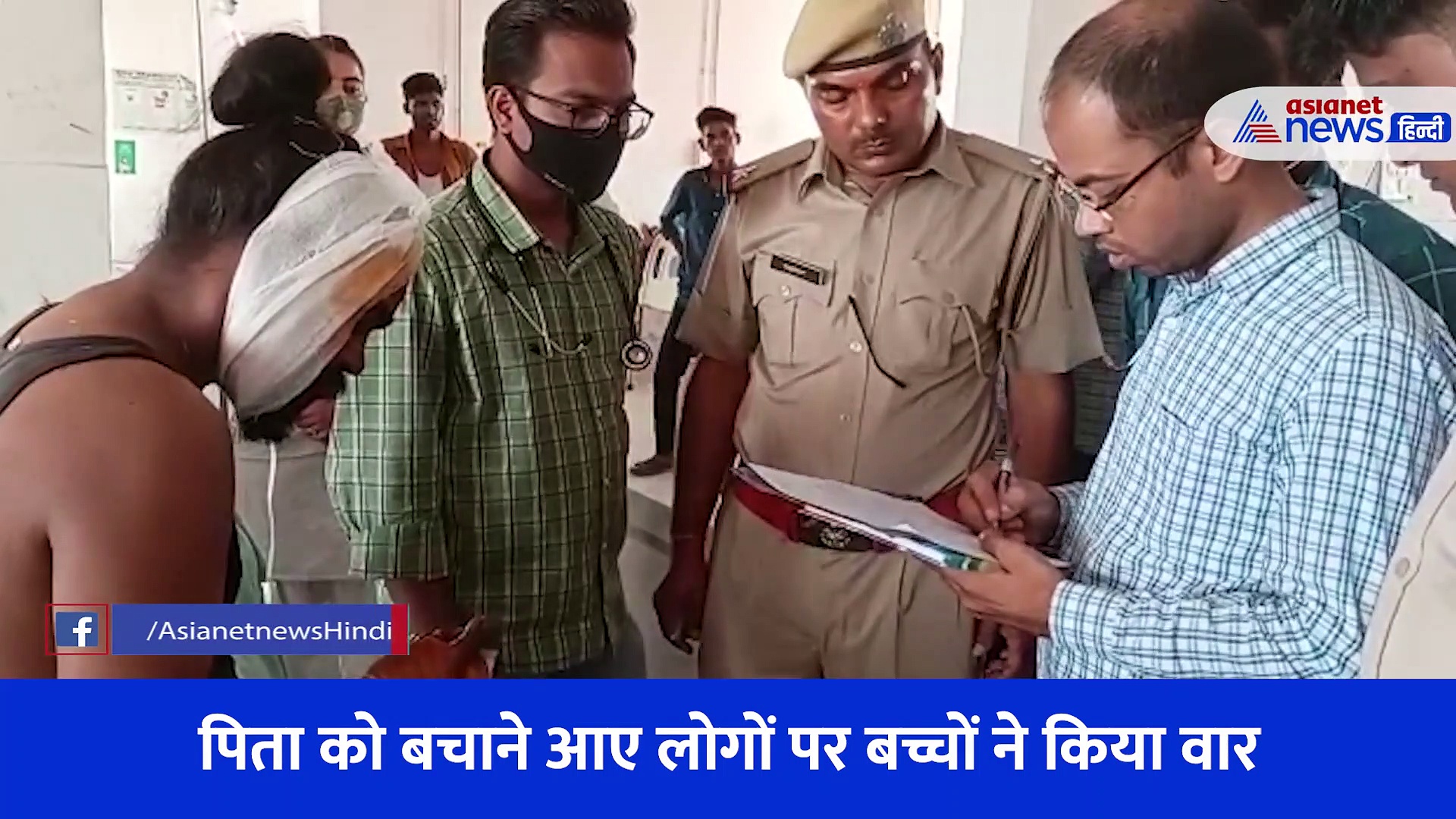 Video: चाकू और तलवारें लेकर पिता पर टूट पड़े बच्चे, चेहरे और सिर पर किया वार, चीखते पिता पर नहीं पसीजी औलाद 