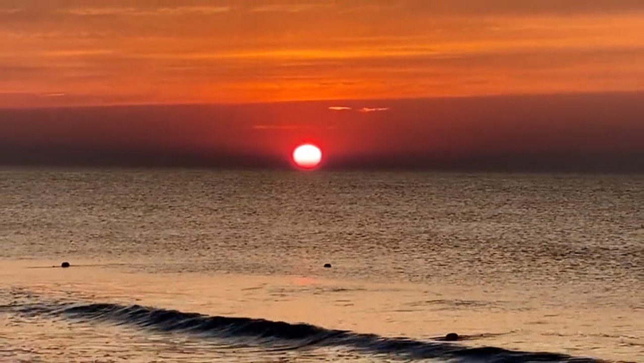 Sunrises and sunsets captured around the world to mark the summer solstice