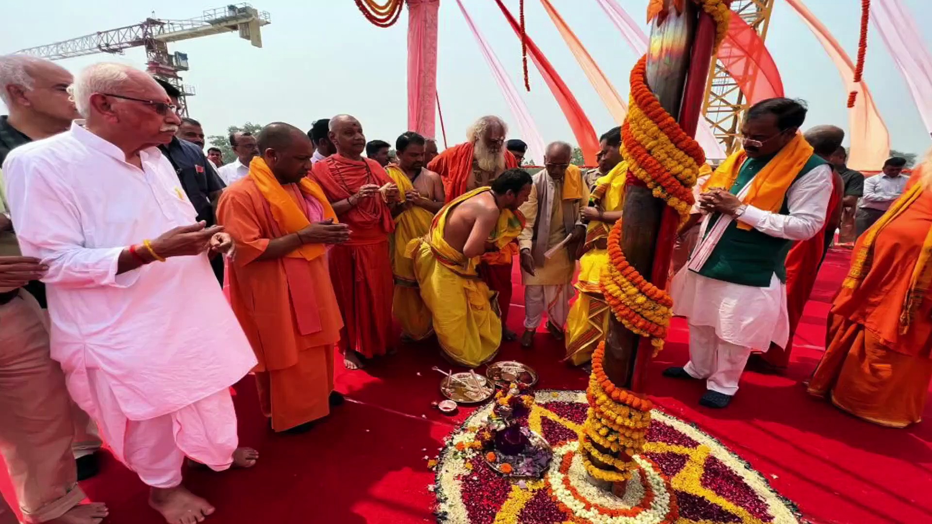 विशेष पूजन के साथ हुआ राम मंदिर के गर्भगृह का शिलान्यास, सीएम योगी बोले- भारत की एकात्मता का होगा प्रतीक  