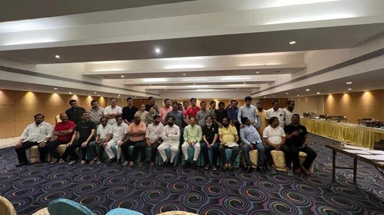 Maharashtra political crisis: Rebel Shiv sena leaders pose for group photo at Surat hotel